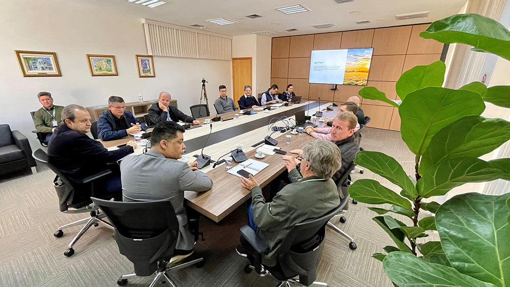 VISITA: Governo do Estado apresenta proposta do Agro Park ao Sistema Ocepar