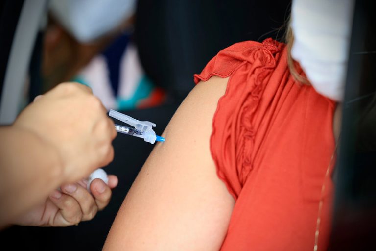 IMUNIZAÇÃO: Sancionada lei que regulamenta vacinação em estabelecimentos privados