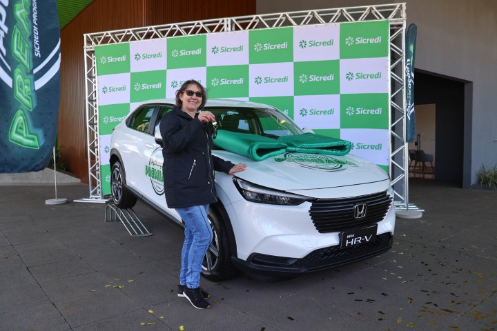 CRÉDITO: Associada da Sicredi Progresso de Toledo é contemplada com HR-V 0km em sorteio final da Promoção Aplicação Premiada 