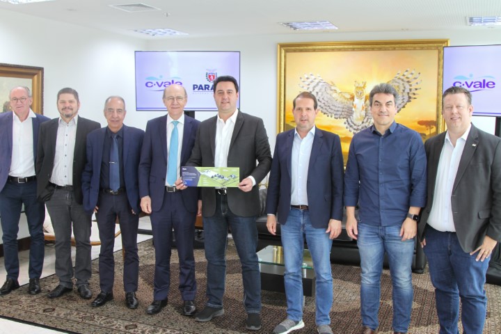AGRO: C.Vale convida Ratinho Junior para inauguração da esmagadora