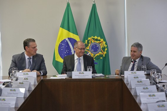 MAPA: Fávaro participa da reunião com Alckmin para definir medidas de incentivo ao setor leiteiro