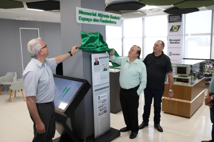 CRÉDITO: Sicredi Aliança PR/SP reinaugura Memorial Alfredo Kunkel e faz homenagem aos sócios fundadores