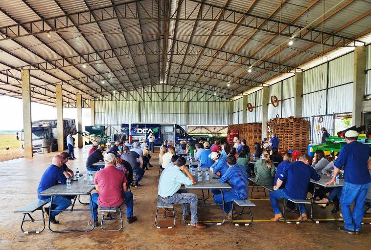 AGRÁRIA: Giro Técnico oportuniza a cooperados conhecer boas condutas de gestão rural na prática