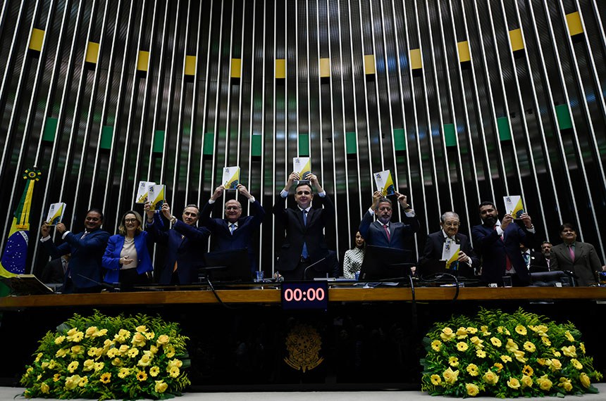 LEGISLAÇÃO: Congresso Nacional celebra 35 anos da Constituição como marco da democracia