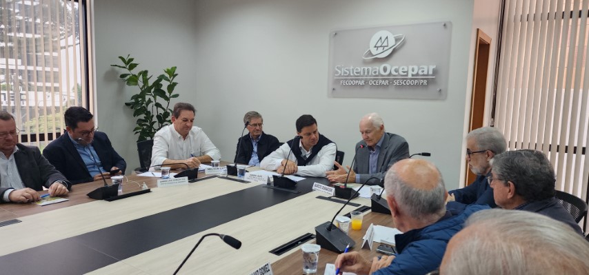 INFRAESTRUTURA: Com a presença do secretário Sandro Alex, setor produtivo discute as necessidades de melhorias nas rodovias do estado