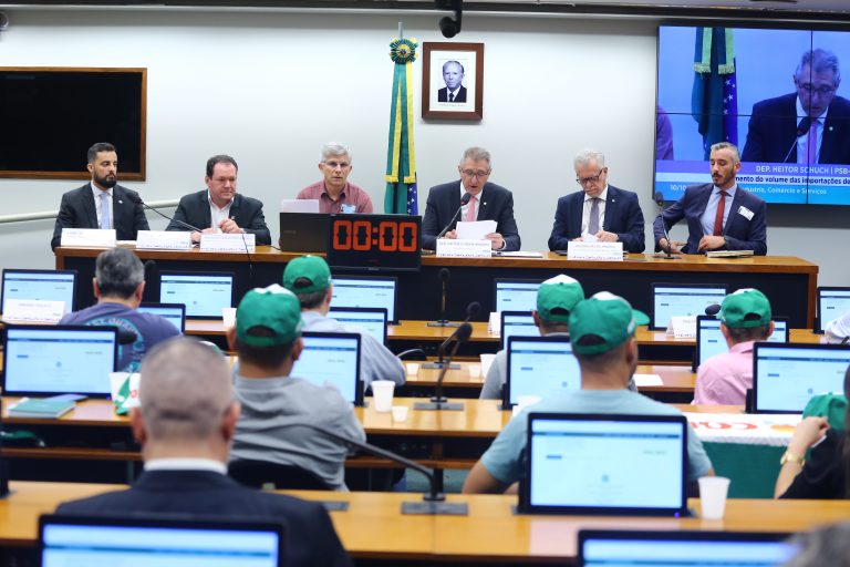 CÂMARA DOS DEPUTADOS: Produtores de leite reclamam de concorrência com leite em pó do Mercosul