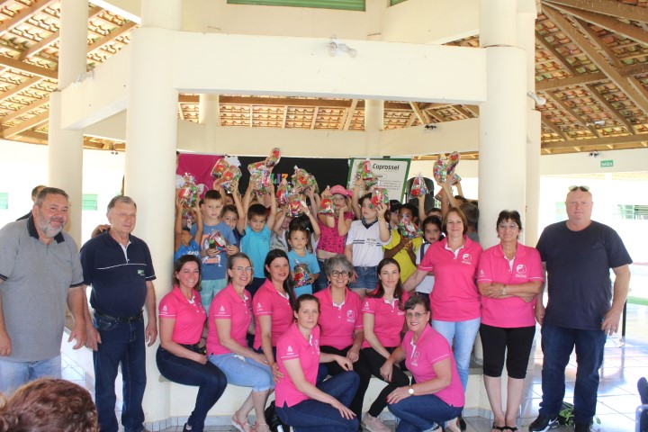 AGRO: Projeto desenvolvido por mulheres da Coprossel beneficia crianças da Escola Raquel de Queiroz em Laranjeiras do Sul 