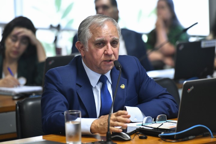 REFORMA TRIBUTÁRIA:  Izalci Lucas recebe Sistema OCB