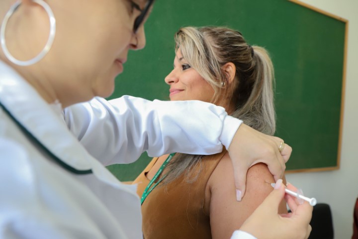 SESA: Com mais de 500 mil aplicações, Paraná dobra meta para campanha de multivacinação