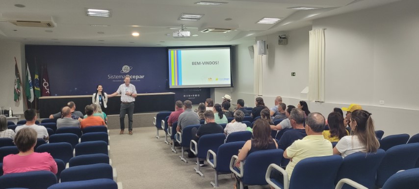VISITA: Cooperados da Integrada regional Guaíra visitam a Ocepar