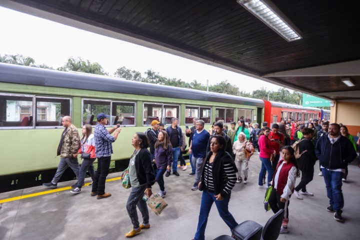 ECONOMIA: Serviços crescem 11,9% no Paraná em setembro, melhor resultado do Sul e 2º do país