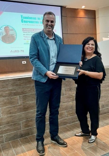 EDUCAÇÃO: Gerente do Sescoop/PR recebe o Prêmio Personalidade de RH, da ABTD/PR
