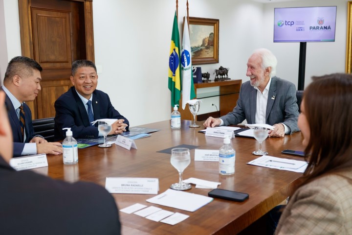 INVESTIMENTOS: Piana apresenta macroprojetos de infraestrutura do Paraná a grupo chinês