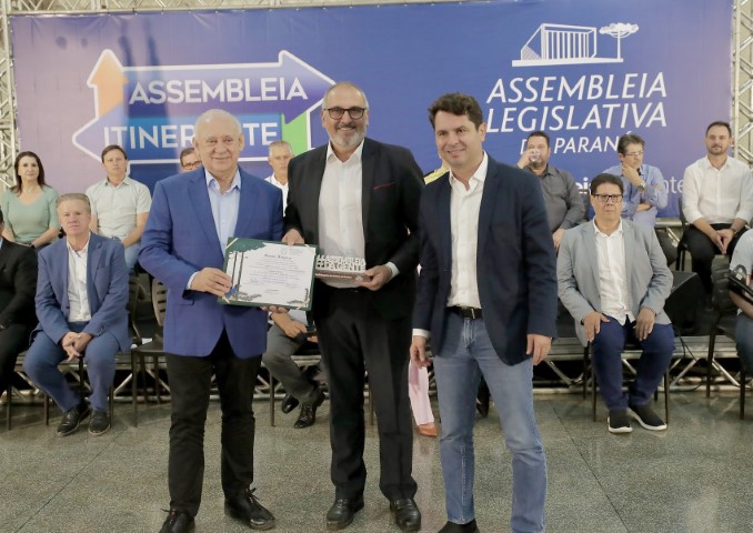 CRÉDITO: Presidente da Cresol Baser recebe homenagem da Assembleia Legislativa do Paraná