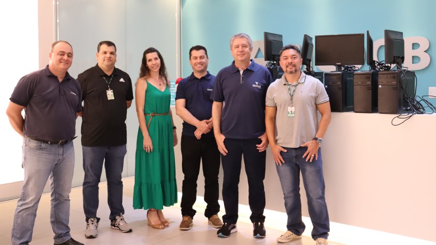 CRÉDITO: Sicoob Arenito doa computadores ao Instituto Federal do Paraná 