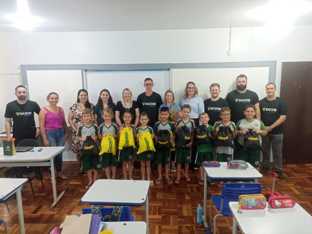 AGRO: Copagril participa de ação de Natal e doa mais de 700 brinquedos, junto com outras cooperativas associadas à Acimar 