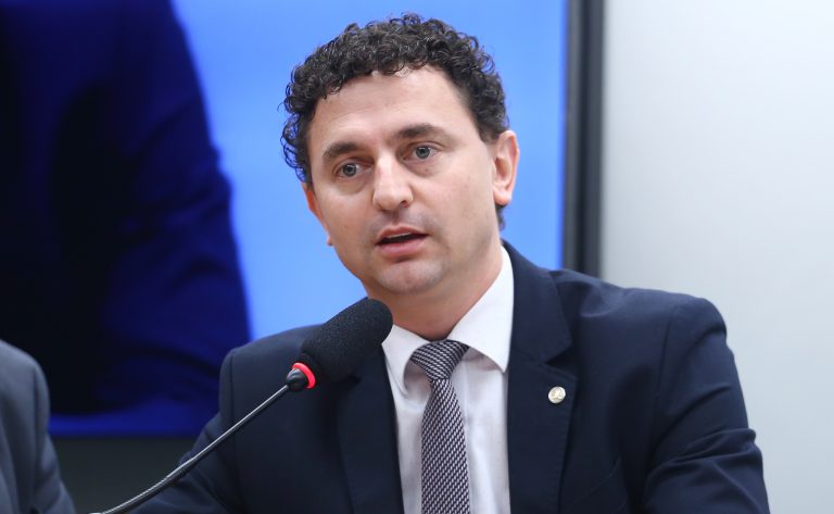 LEGISLATIVO: Comissão aprova proibição de benefício fiscal para empresas que usam leite importado