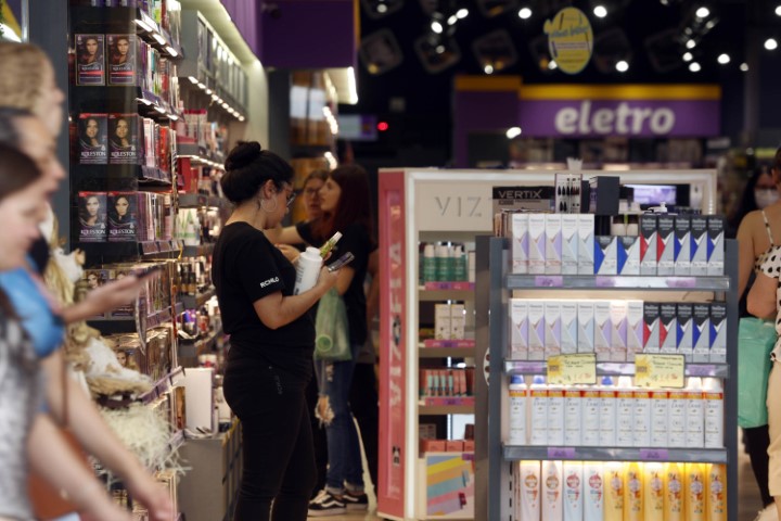 IBGE: Comércio do Paraná cresce 2,3% em novembro e tem o melhor desempenho do Sul