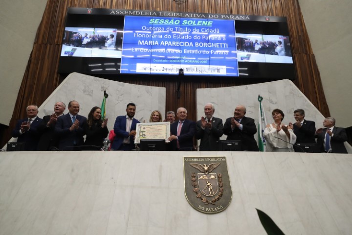 HOMENAGEM: Presidente do Sistema Ocepar prestigia entrega do título de Cidadã Honorária do Paraná à Cida Borghetti