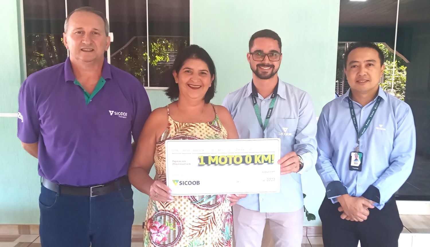 CRÉDITO: Cooperada do Sicoob Três Fronteiras ganha motocicleta de R$ 20 mil 