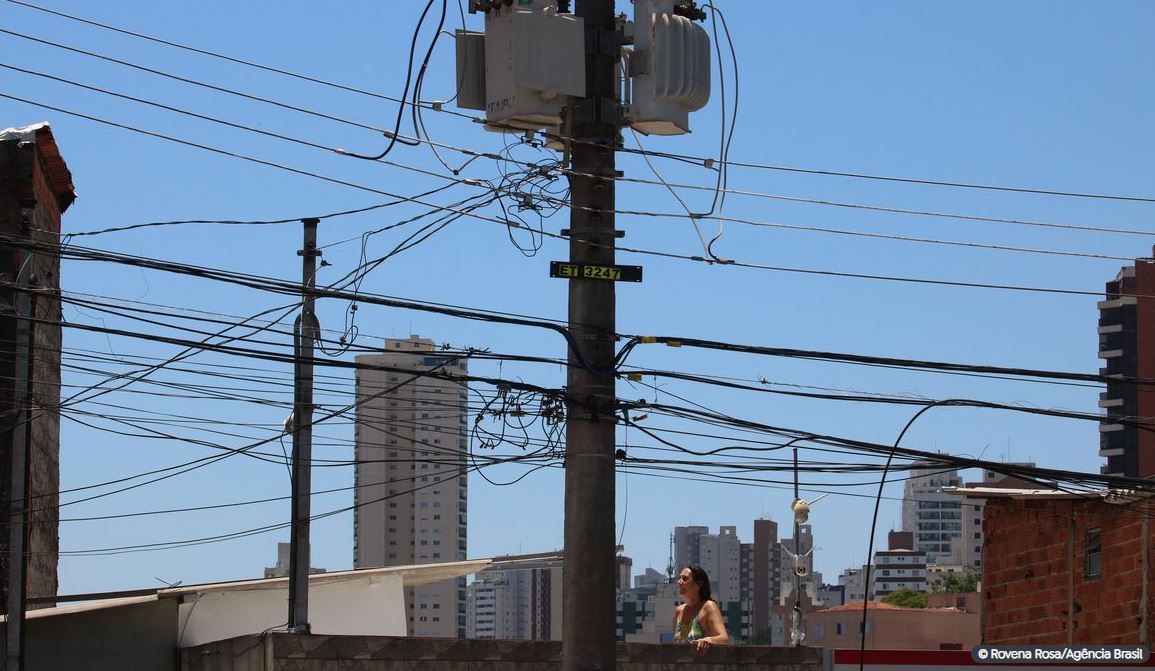 ANEEL: Consumidor ficou em média 10,4 horas sem energia em 2023, mostra Agência
