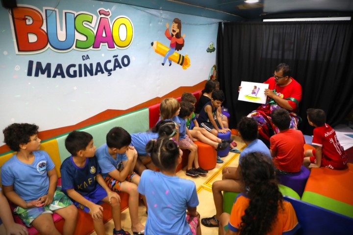 AGRO: Busão da Imaginação completa 10 anos incentivando hábito da leitura nas crianças