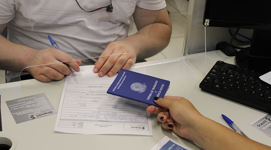 PNAD CONTÍNUA Desocupação cresce, mas população ocupada permanece estável