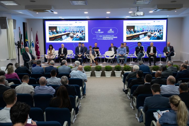 REPRESENTAÇÃO POLÍTICA: Parlamentares se comprometem a defender o cooperativismo no Congresso e na Alep