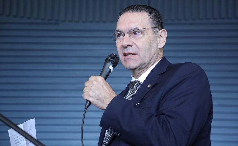 LEGISLATIVO: Frente parlamentar defende transição mais rápida para o novo sistema tributário