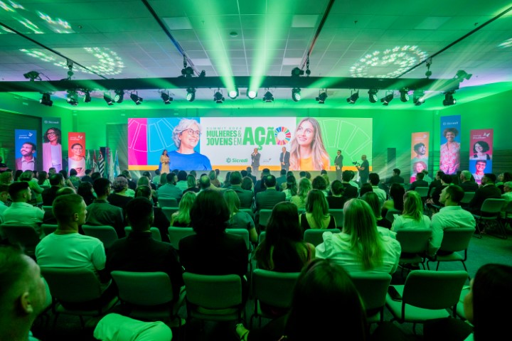 CRÉDITO: Sicredi realiza Summit &quot;Mulheres &amp; Jovens em Ação&quot;