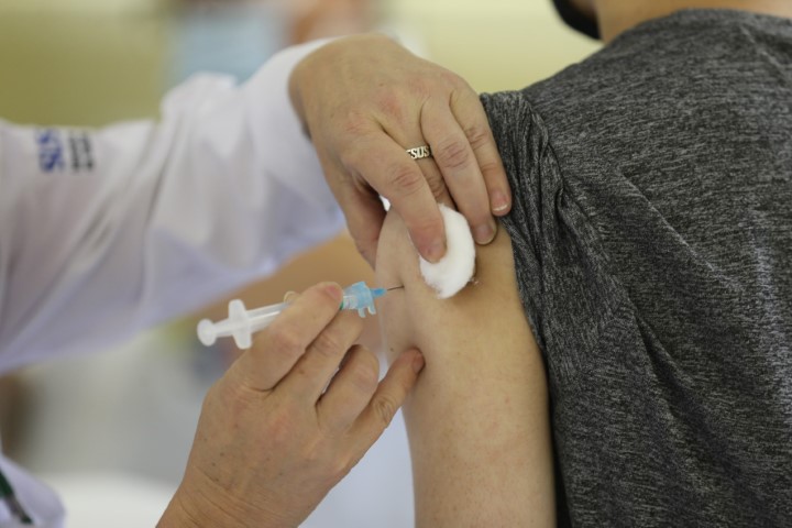 INFLUENZA: Com 1,3 mil salas abertas, Dia D de vacinação contra a gripe será neste sábado no Paraná