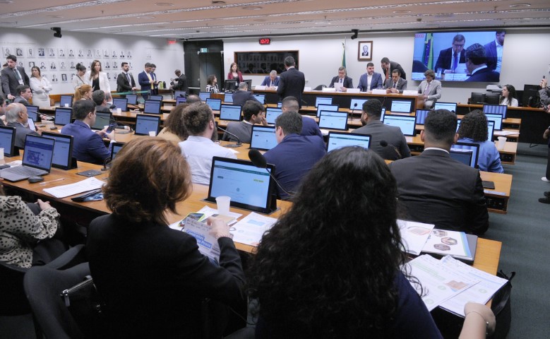 LEGISLATIVO: Deputados defendem regulamentação paralela da reforma tributária