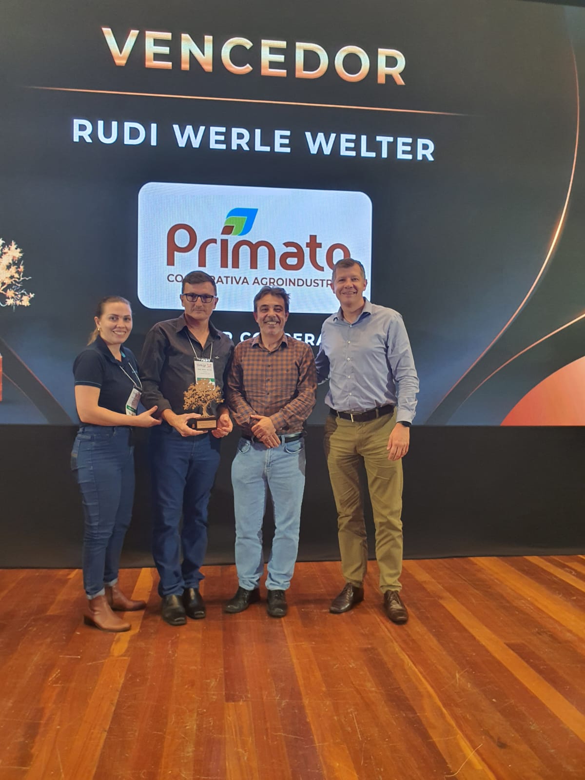 AGRO: Produtor de Toledo cooperado a Primato recebe prêmio do conhecido Oscar do Agronegócio