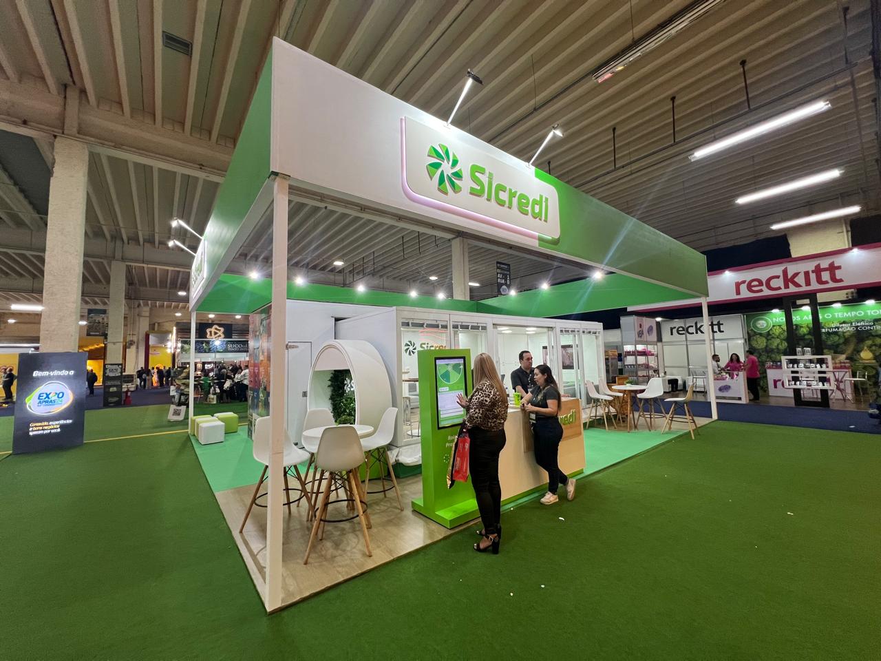 CRÉDITO: Sicredi fortalece parceria com setor varejista na ExpoApras 2024