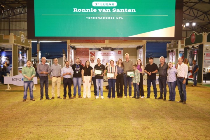 AGRO: Premiação Destaques do Ano e Concurso de Silagem marcam segundo dia de Expofrísia