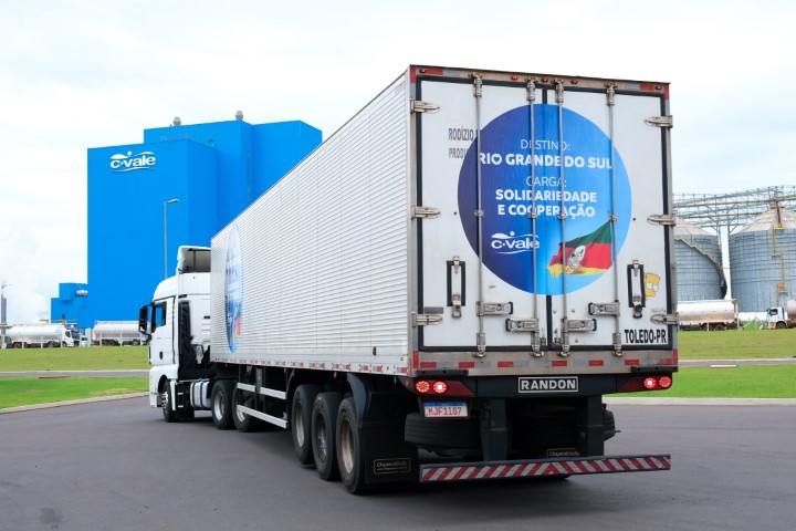 SOLIDARIEDADE: C.Vale envia carretas com donativos ao RS