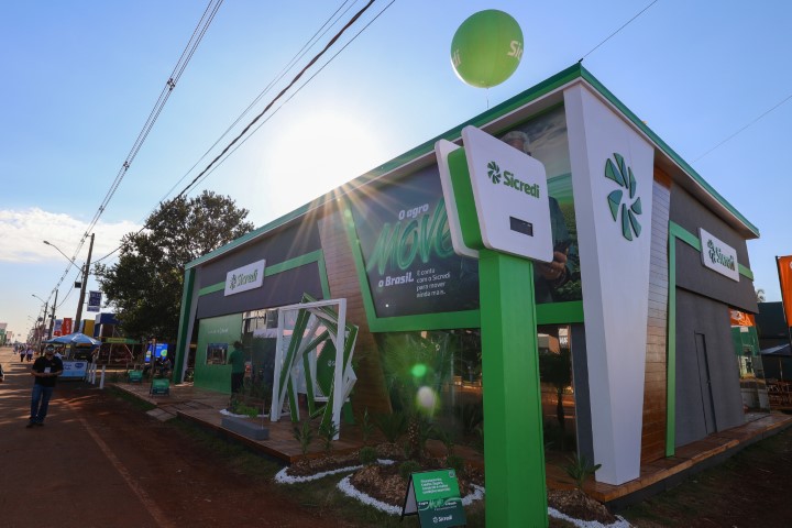 CRÉDITO: Com aumento de 124% no volume de negócios, Sicredi reforça apoio ao agronegócio no Agrishow 2024