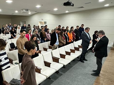 EDUCAÇÃO CORPORATIVA: Fórum com agentes de cooperativas inicia com homenagem à Tadeu Duda