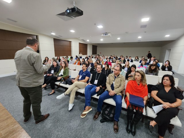 EVENTO: Profissionais de 21 cooperativas paranaenses participam do Fórum da Diversidade e Inclusão, em Curitiba