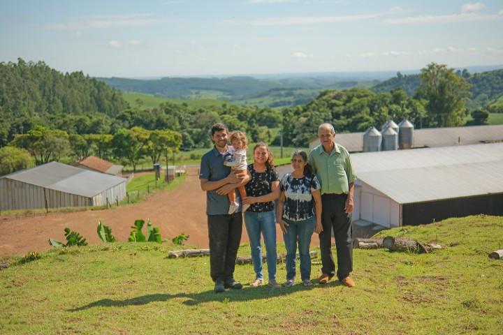 Família investe no campo e assegura sucessão com apoio da Sicredi Fronteiras