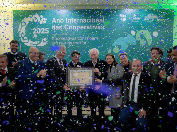 Sessão solene no Palácio Iguaçu comemora Ano Internacional das Cooperativas e 100 anos da Frísia