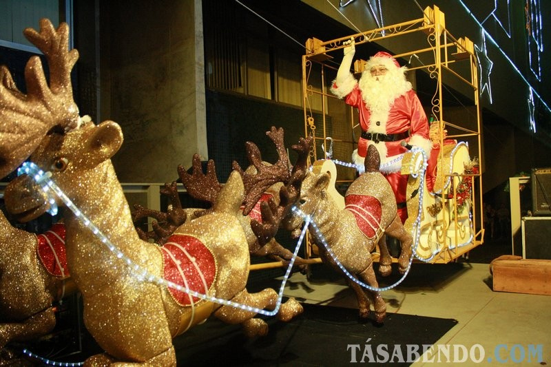 COAMO:  Mais de 7 mil pessoas assistem a chegada do Papai Noel   