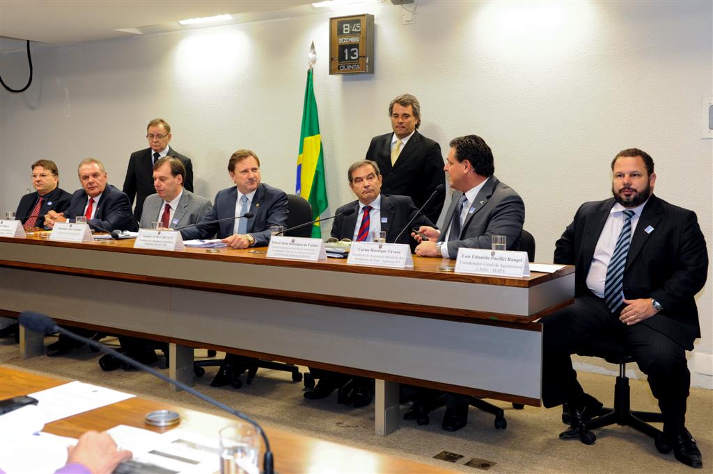 DEFENSIVOS: Governo mantém limite para aplicação aérea de inseticida, mas pode flexibilizar norma  