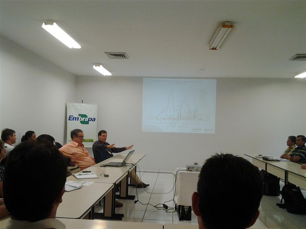 TREINO&amp;VISITA: Trinta profissionais de assistência técnica participam da reunião, em Londrina 