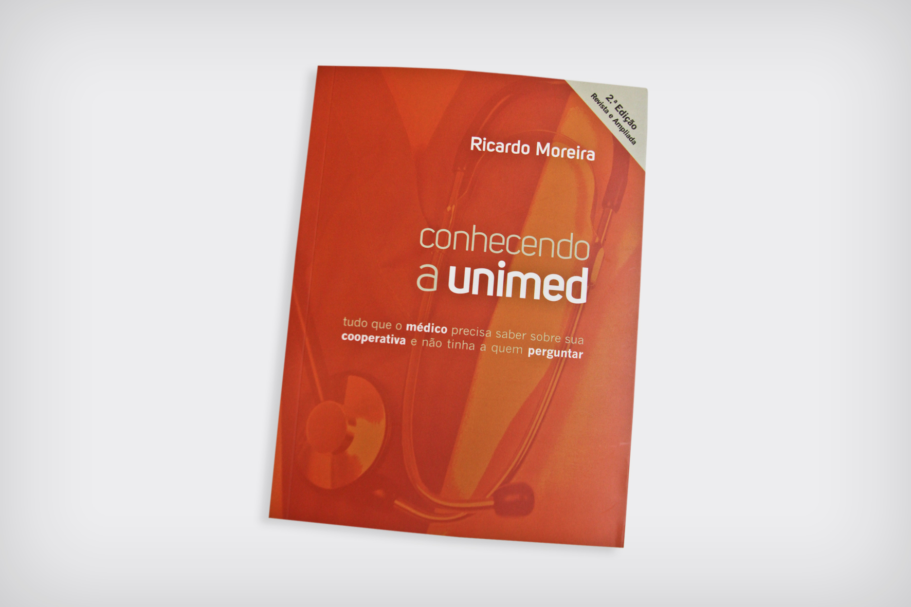 PUBLICAÇÃO: Livro explica como funcionam as Unimeds 