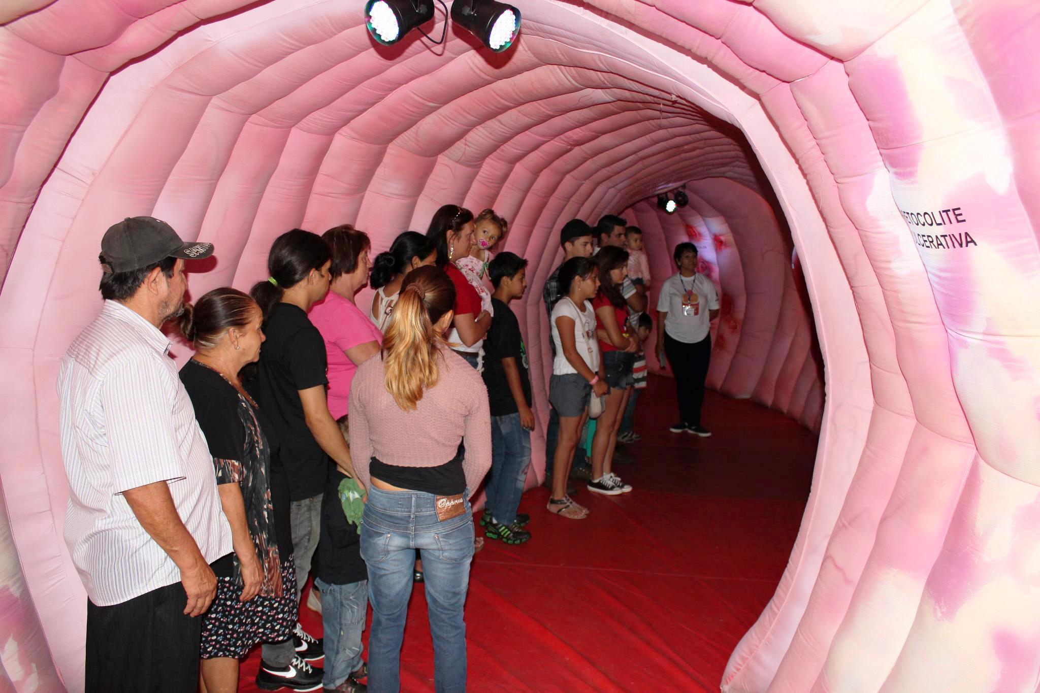 SHOW RURAL VIII: Intestino gigante informa sobre prevenção do câncer